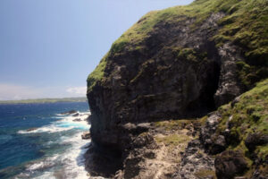 keindahan pantai dan tebing curam batanes