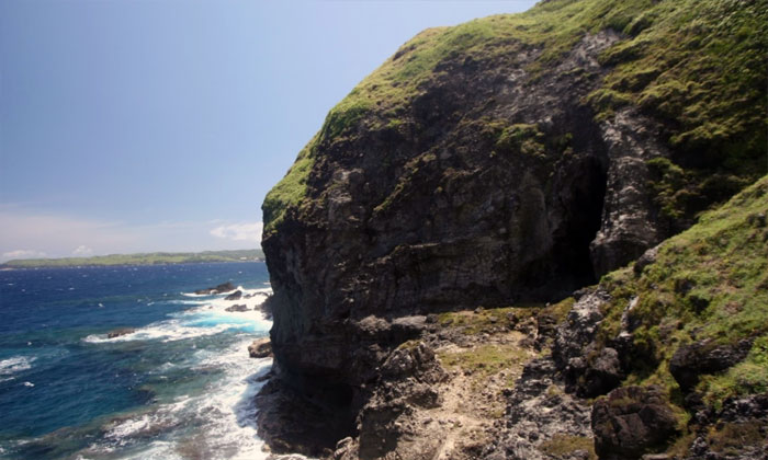 keindahan pantai dan tebing curam batanes